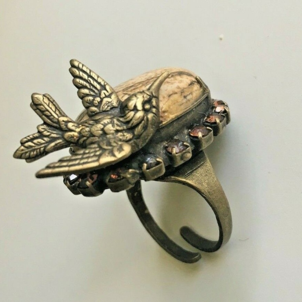 La Contessa Statement Ring Brown Stone Brass Bird